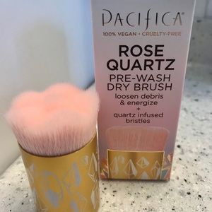 Pacifica - rose quartz dry face brush